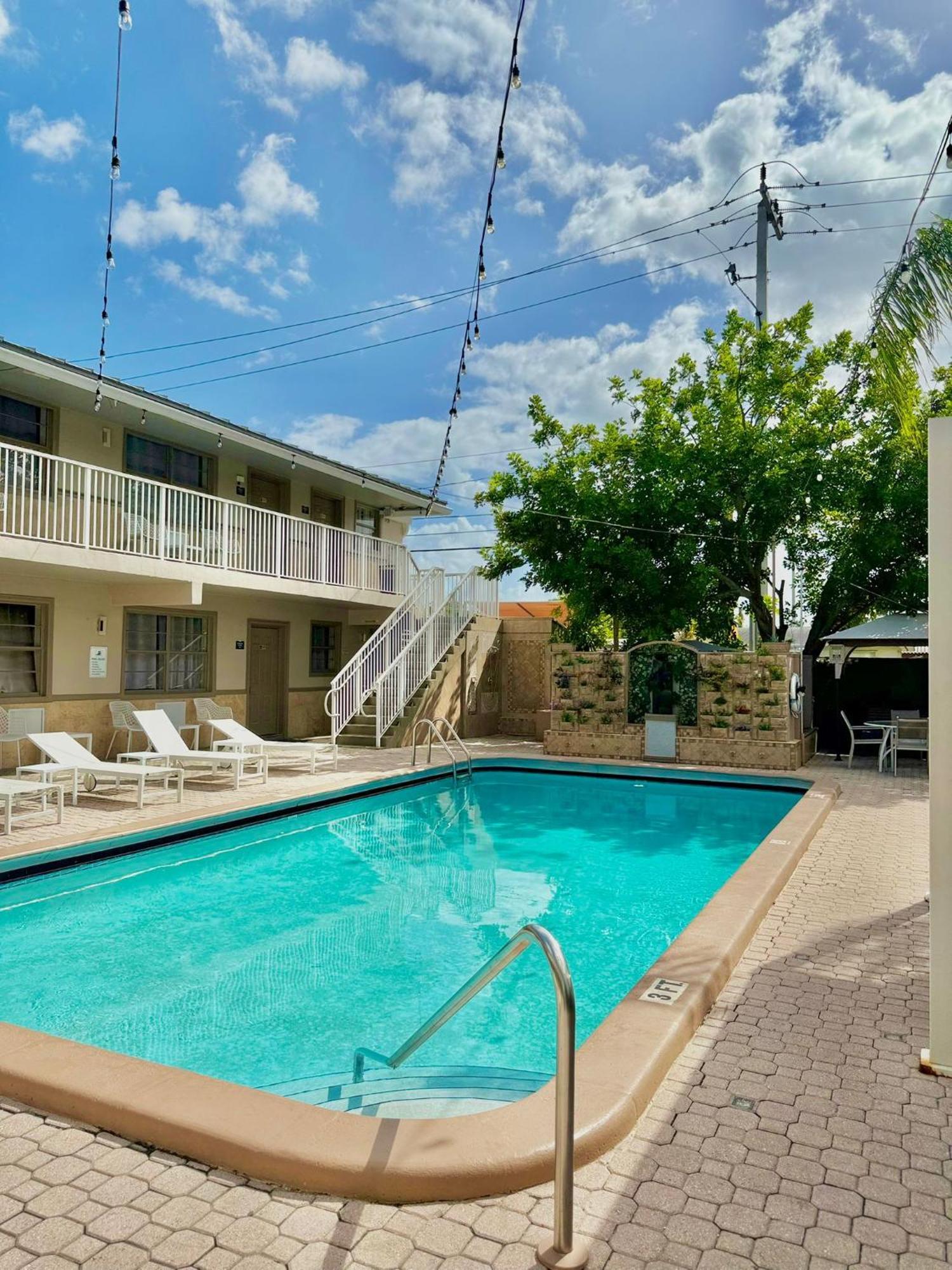 Sheridan Guesthouse Dania Beach Exterior photo