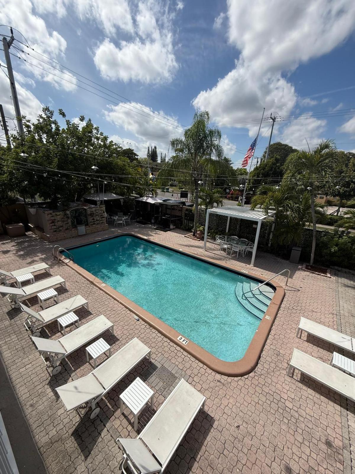 Sheridan Guesthouse Dania Beach Exterior photo