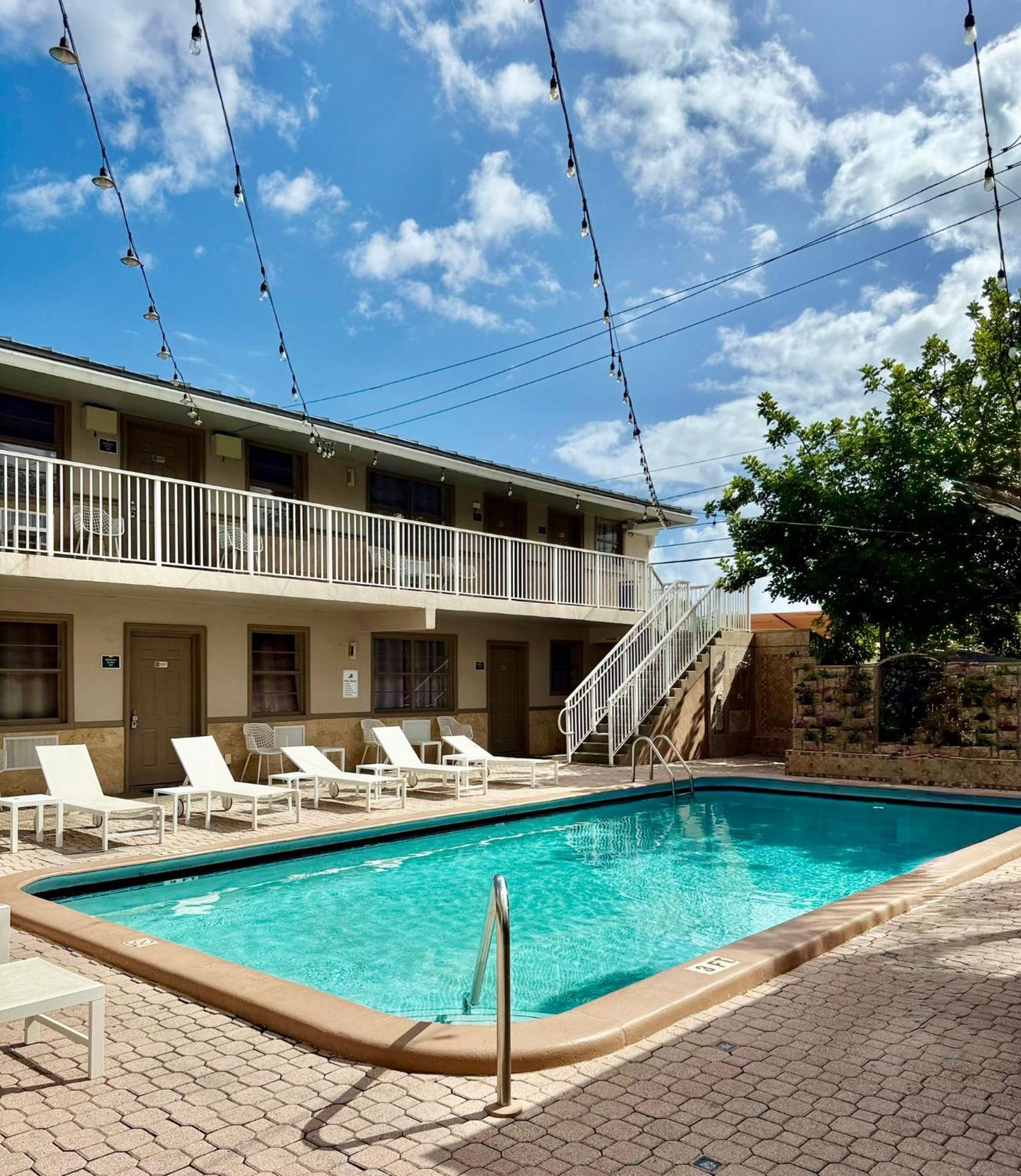 Sheridan Guesthouse Dania Beach Exterior photo